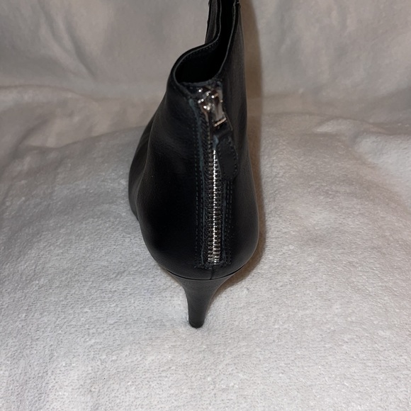 NWOT/NWOB STUDDED FRONT DETAIL SZ 41 US 10 BOOTIE - Picture 4 of 6